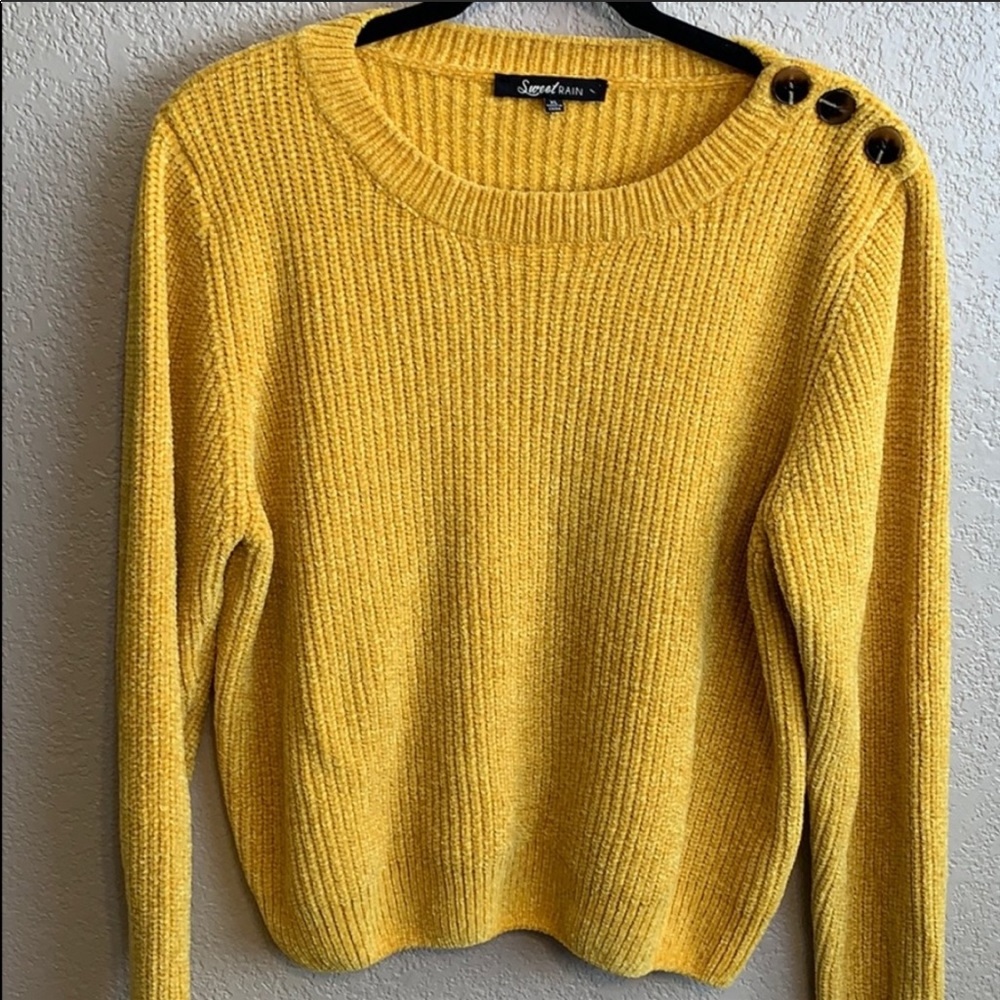 Gold/yellow sweater. Really comfortable and cute!